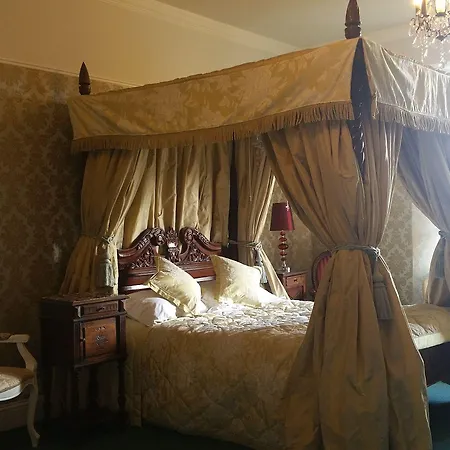 The Gothic Mansion Otel 2*