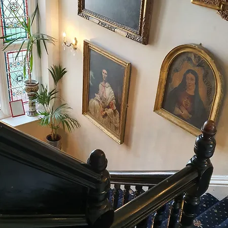 The Gothic Mansion 2* Bristol